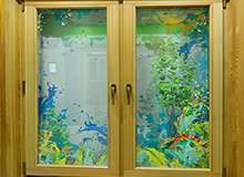 Деревянное окно в детскую комнату
